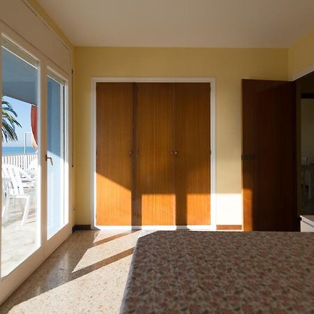 Apartamento En 1Era Linea Mar Con Terraza De 25M2 Castelldefels Buitenkant foto